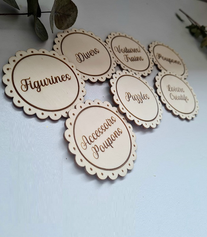 Etiquette personnalisée en bois pour caisse de rangement
